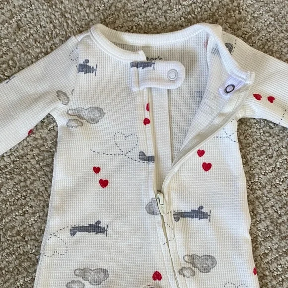 •Carter’s Child of Mine• NWOT Heart Cloud Airplane Footie Onesie - Picture 6 of 10